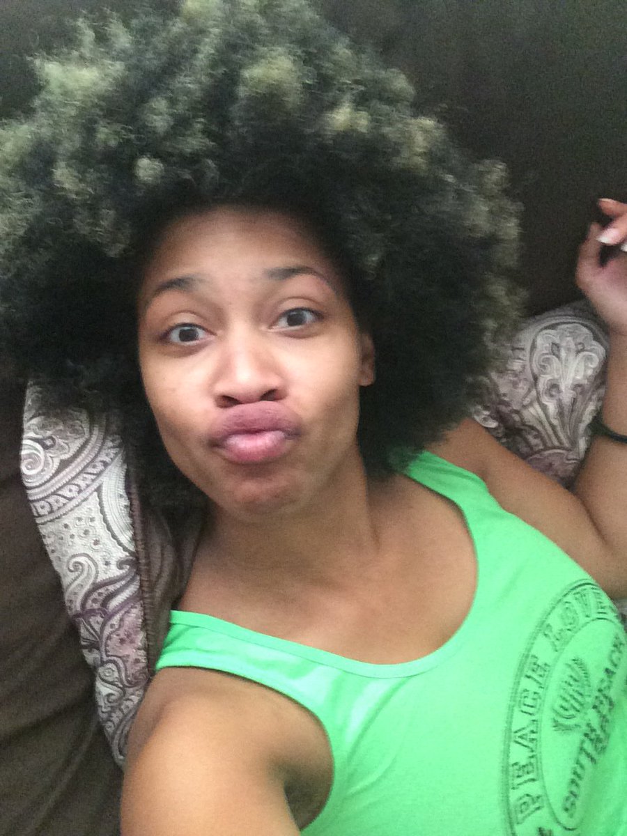 Thea Mitchell tweet media