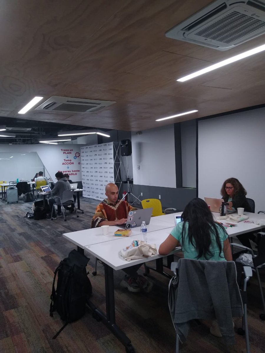 BGBGlaw's tweet photo. Continuamos en el día 2 del #startupbusmx y nos encontramos en el @TecdeMonterrey Campus Monterrey, dónde los equipos están desarrollando, programando y diseñando su idea. #BGBGAbogados #StartupBus2019 https://t.co/8q2rAEwuvY