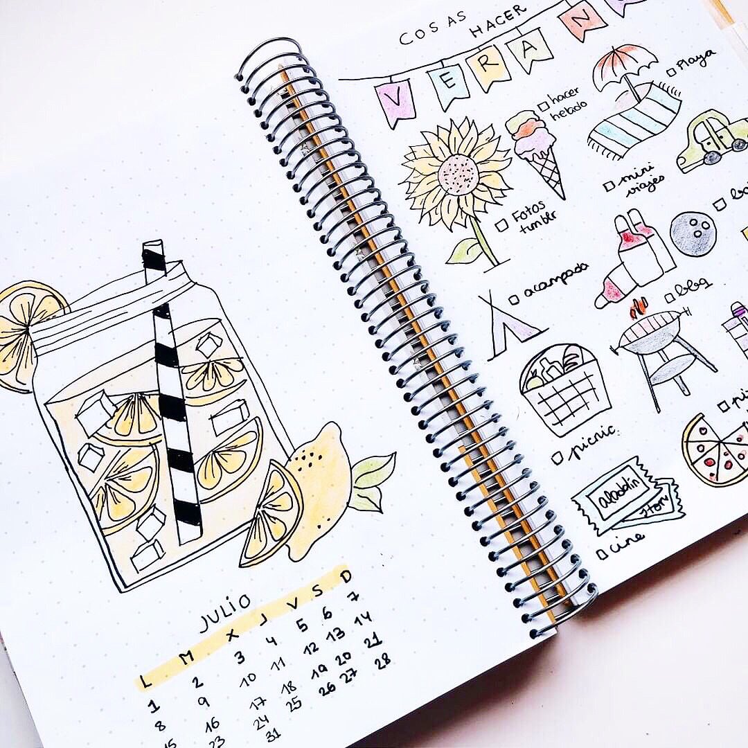 abiebrown's tweet photo. Que poquito queda para despedir el mes de #julio 🤗 Eso significa nueva portadita para el mes de #agosto en el #bulletjournal 📅 Descubre una #planificación libre 🦋 la #creatividad de crear una planificación a todo color a medida sobre el #papel en blanco https://t.co/Dm5OX6fsrT https://t.co/PbfKmFM7nU