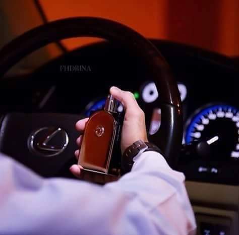 شميت عطرك وانتثر فيني الشوق 
من دون ماشعر زاد فيني حنيني
 
من يوم شفتك والغلا ساقني سوق
جيتكك وانا كلي أمل تحتويني

⇣⁽❥₎  تركي مشعل العتيبي  ❥˞