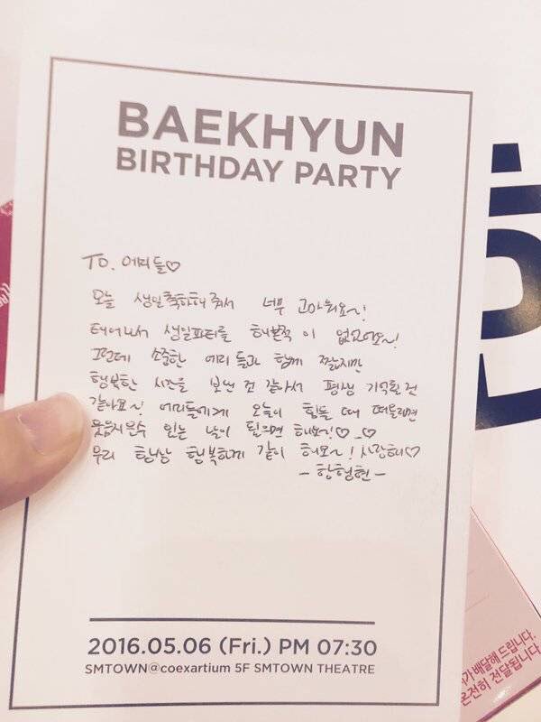 Baekhyun prepared pepero and handwritten letters for fans who attended his birthday