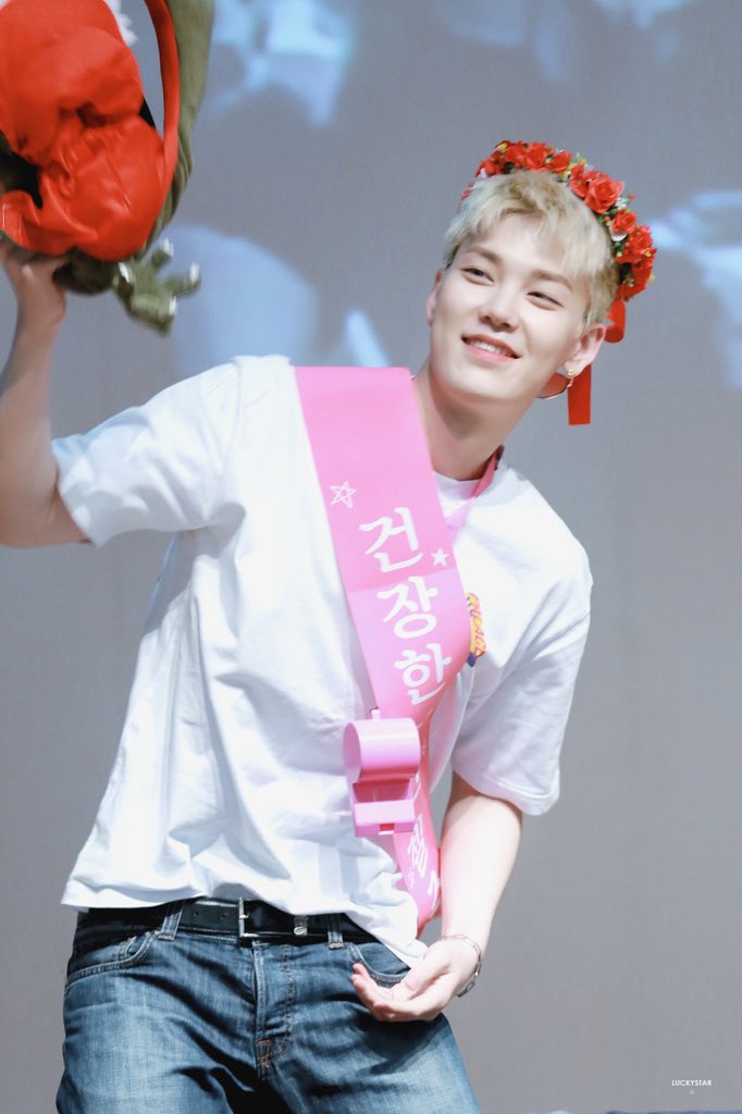 LuckystarStella's tweet photo. 190720 190720 서울역 팬싸 ④
https://t.co/gAoPYs5zOi https://t.co/NEDYOCwhgi
https://t.co/w7Gn7YkFRN
https://t.co/XzwbHTE1oI
#알고싶어 #젤로 #ZELO_DISTANCE #ZELO https://t.co/SixKsyRFAp