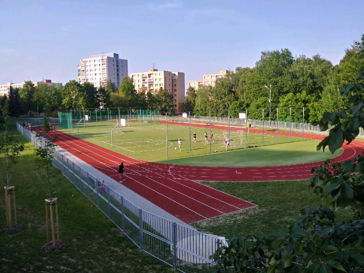 Olrova małe miasto w Czechach,OBIEKTY SPOTROWE  🏀⚽🏃🎾 na osiedlu między blokami...