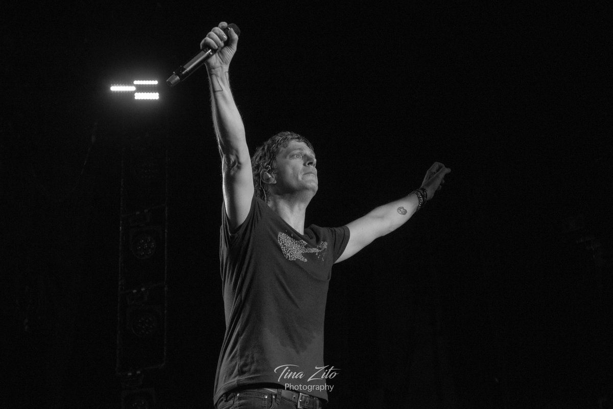 Few shots from Rob Thomas at the Sands a few weeks back.  I can still feel the energy.  Looking forward to this week's show at the Borgata.  More pics to come.  #robthomas #ChipToothTour #concertphotography