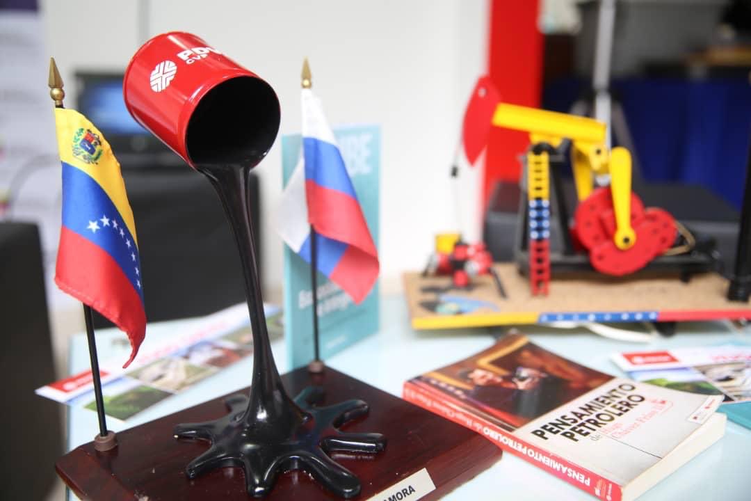 GermanMarquezgt's tweet photo. La gran familia del @MinPereoleVE, y sus entes adscritos, bajo la tutela del Min. @MQuevedoF, dicen presente en la exhibición de logros, en el marco del Foro de São Paulo que se realiza en el Teatro Teresa Carreño de Caracas #VenezuelaVictoriosa con @NicolasMaduro.🛢🇻🇪 https://t.co/MnOvv2OBYq