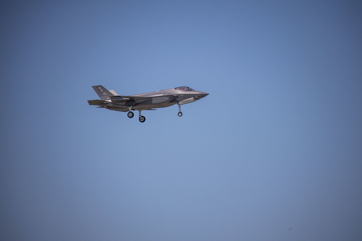balt_security's tweet photo. .@usairforce 🇺🇸 #F35A Lightning II fighter jets arrived at Ämari Air Base, Estonia 🇪🇪, today, along with MC-130J Commando II aircraft, for the final day of the Operation #RapidForge.
👉https://t.co/FdL7sce2Xt https://t.co/PNbpbEWyXk