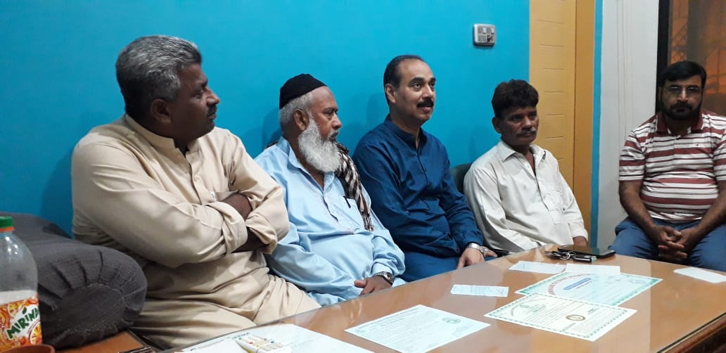 MalirTown's tweet photo. رکن رابطہ کمیٹی ابوبکر بھائی، سی او سی ممبر اسماعیل بھائی، مرکزی اے پی ایم ایس او کے ذمہ دار، جنید یوسف زئی بھائی، ملیر ٹائون آرگنائیزر و اراکین ٹائون کمیٹی، یوسی ذمہ داران و بلدیاتی یوسی کونسلرز نے قریشی برادری اور مولا رام کمپائونڈ کی مختلف برادریوں سے ملاقاتیں کیں۔#MQMPAKISTAN https://t.co/MZKQQXSaoh