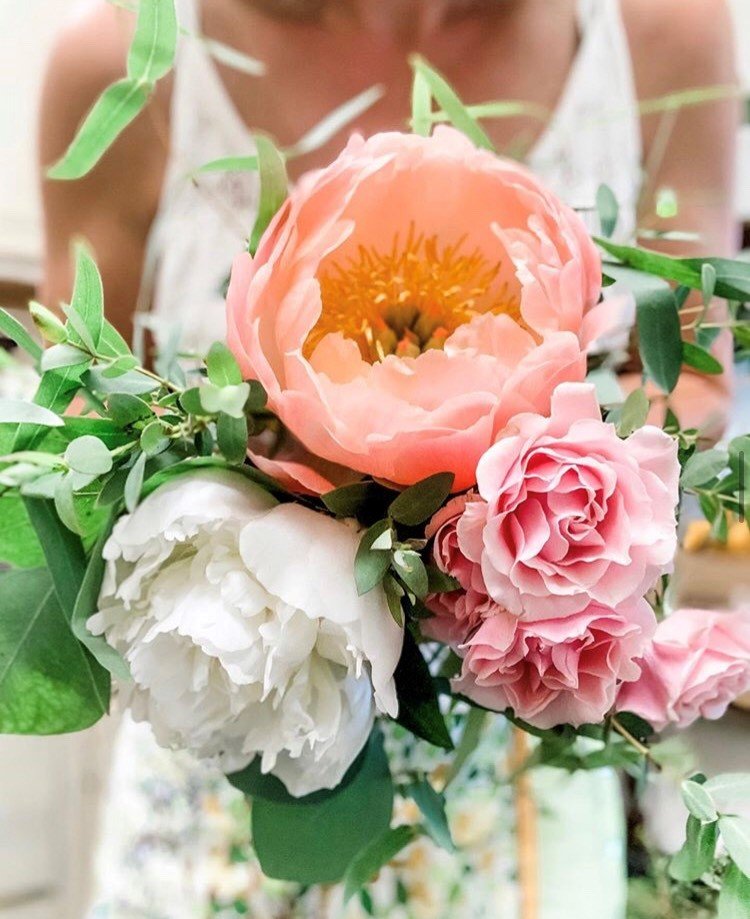 LodgeForge's tweet photo. Peonies are romantic and dreamy. This bouquet by @sarahsfloraldesigns is breathtakingly beautiful!
Florist: @sarahsfloraldesigns 
#thelodgeatlibertyforge #peonybouquet #sarahsfloraldesigns #centralpaweddings #weddingwire #theknot #centralpaweddingvenue https://t.co/5I7UWVZzEE