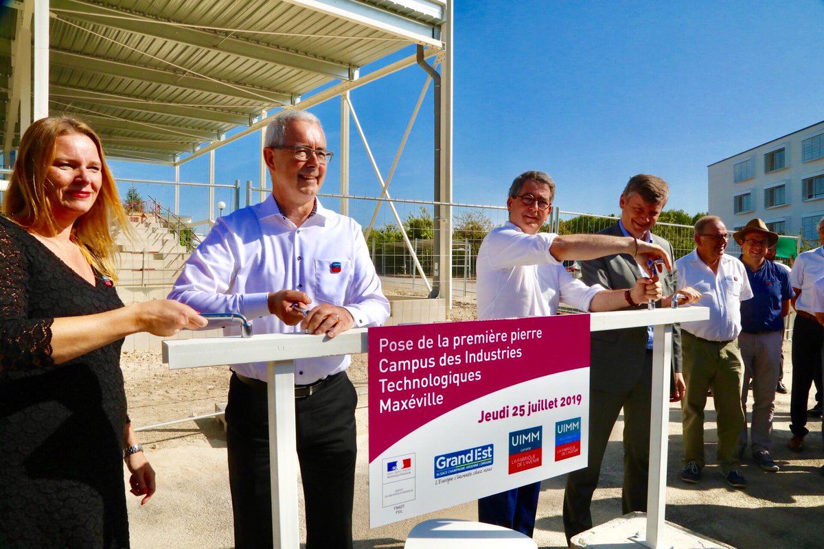 regiongrandest's tweet photo. Soutenir la #Formation et les filières d'#excellence : @JeanROTTNER a participé à la pose de la 1ère pierre de l'extension du Campus technologique des Industries de Nancy - Maxéville @UimmLorraine : aménagement d'ateliers, amphithéâtre de 200 places ... Fin des travaux été 2020 https://t.co/iaRpT2O6Dl