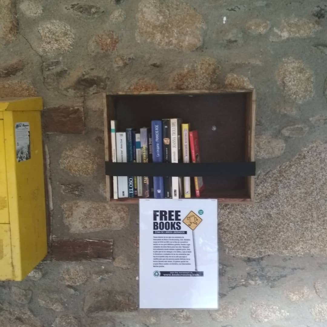 biologiayarte's tweet photo. BOOKCROSSING. SUELTA FE LIBROS LIBERADOS EN HERGUIJUELA. #Bookcroosing #book #books #freebooks #herguirules #herguijuela https://t.co/2W5rgDq3ri