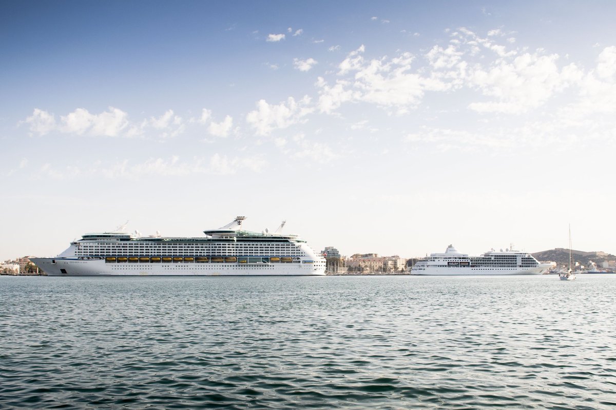 Cartag_ondacero's tweet photo. 47 cruceros atracarán entre este mes y septiembre con 90.000 pasajeros en el @PuertodeCtg. En julio serán 28.000 turistas, la tercera parte. Este jueves han llegado 3.500 en los buques "Explorer of the Seas" y "Silver Shadow". https://t.co/UNYhBwmhyr