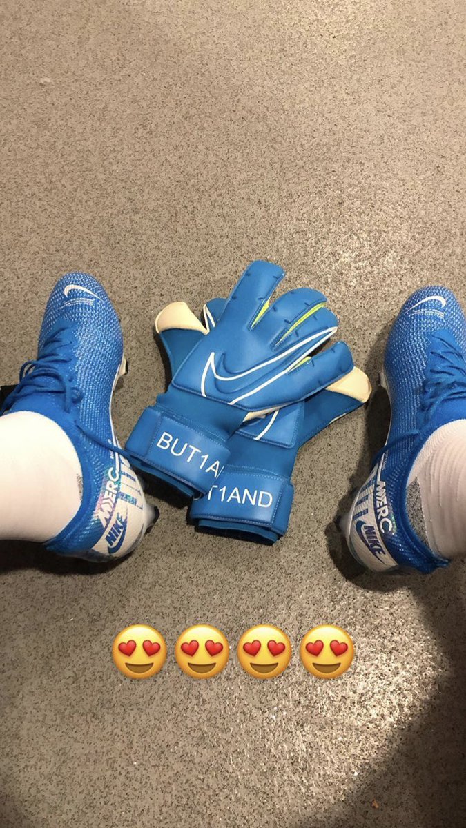 nike goalkeeper gloves 2019
