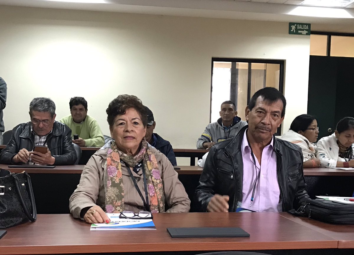 Doy gracias a Dios por haberme permitido asistir a la PRIMERA CUMBRE INTERNACIONAL DE IMPULSO AL COOPERATIVISMO MODERNO.
Estuvo conformada por facilitadores extranjeros, mismos que supieran llegar a la clase que más necesita para cambiar y posesionarse en este mundo globalizado