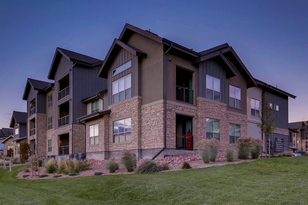 CoStarNews's tweet photo. Chicago #realestate investment trust Equity Residential has picked up two suburban Denver #apartment complexes for a combined $179 million as it broadens its footprint beyond urban properties in a renewed push for #multifamily properties in the region | Story by @MollyWritesCRE https://t.co/YmzBIxSvr3