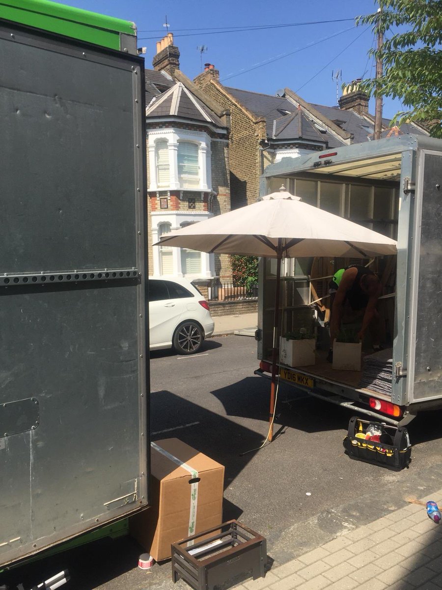 Working smart in the sun. ⛱#hottestdayoftheyear