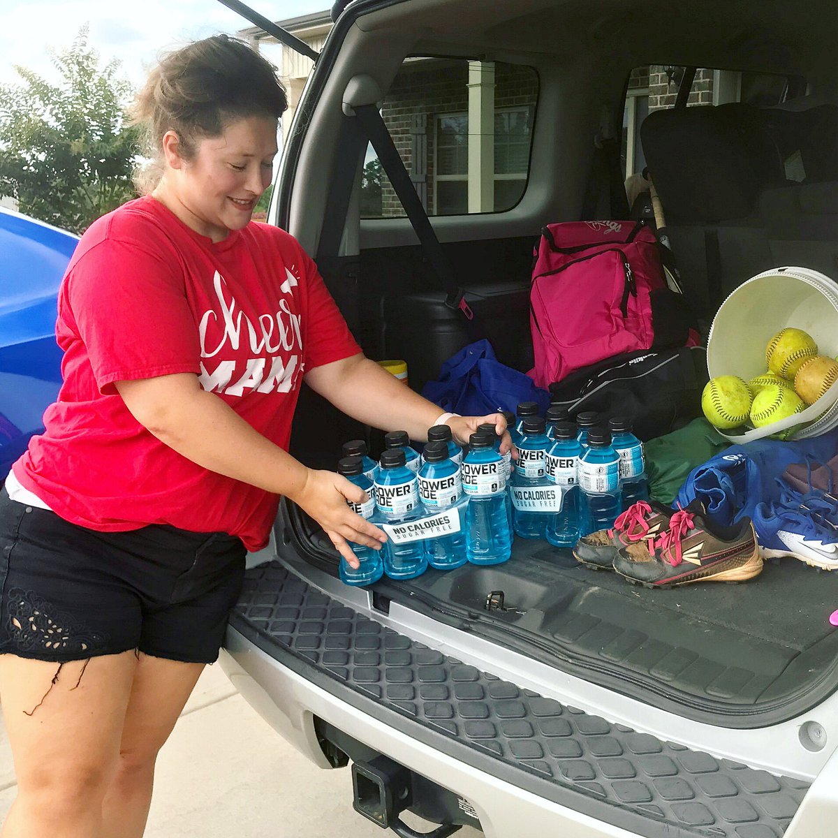 diana_chastain_'s tweet photo. #ad With purchase of @POWERADE  8-packs at Walmart, up to $50,000 will be donated to U.S. Soccer Girlsʼ Development Academy! Supporting women in sports is amazing &amp; I’m proud to be a part of it. Click here to learn more: https://t.co/myjWVsp0tk #powertheirgoals #poweryourgoal https://t.co/ptuTLk5h4w