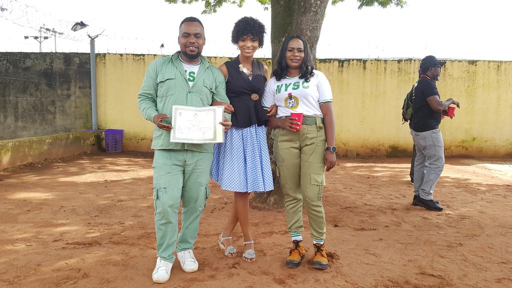 WazobiaOnitsha's tweet photo. And for today wey we dey celebrate awa #oneyearanniversary awa  #corpers wey serve for we station pass out..  helped us wish dem well oo..

#congratulations 
@Gochu75
@TonyDoeVO 
@uzotalkstruth

cc: @HaQuadMumtaz https://t.co/gQtcNag35x