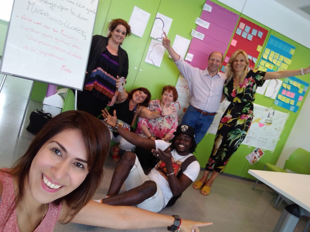 LanzaderaLH's tweet photo. Acabamos la semana con una muy buena noticia nuestro compañero Moussa empieza mañana a trabajar 👏🏻👏🏻👏🏻💪🏻💪🏻💪🏻#éxito @LanzaderaLH @Lanzaderas_EES @fundacionTef @FundacionSMLRPH @LHAjuntament @EU_Social https://t.co/mYAnoPujLO