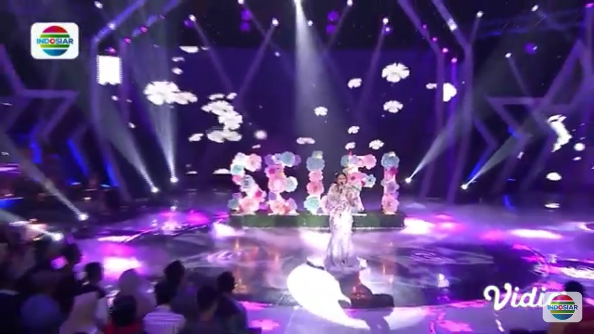 Kejadian kmrin sbgai pemicu smangat mu SELFI , tuk lbih baik ke Dpnnya💪😘,  mlm ini syahdu skli nyanyian mu di #DStar __ yuuk kt nonton fullnya 👉 youtu.be/_rih5u3AsOA di YouTube biar ngga penasaran sieh 😊 ... Ttp semangat kamu ttp pux karakter suara trsndiri