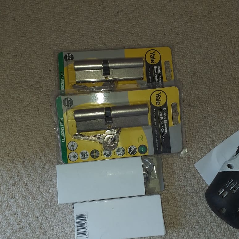 LightningboltLS's tweet photo. Replaced four euro cylinders after a tenant move out in Northallerton today, keeping the property secure. #locksmith #northallerton #northyorkshire  @ Northallerton https://t.co/hFF5L2nzGC