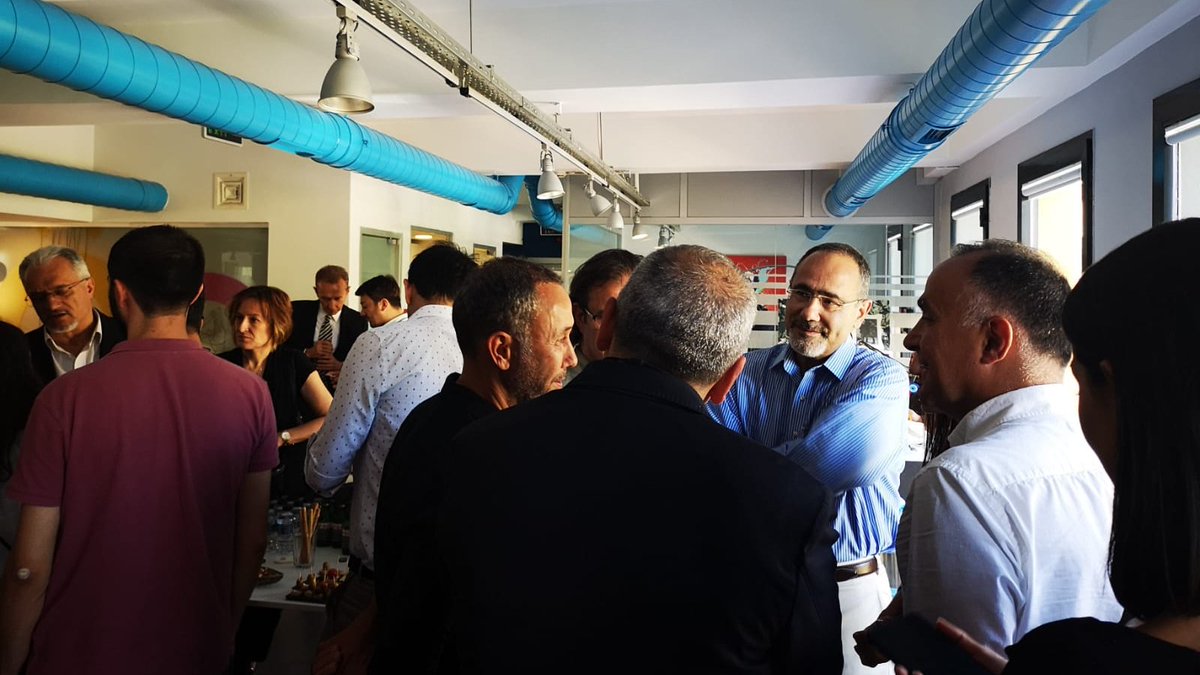 aifd_iletisim's tweet photo. Buluşları ile çok sayıda ilaç geliştirme programının temelini oluşturan Harvard Üniversitesi Genetik ve Karmaşık Hastalıklar Bölümü Başkanı olan dünyaca ünlü Prof. Dr. Gökhan Hotamışlıgil İstanbul Portföy'de biyogirişimcilerimizle bir araya geldi. https://t.co/vapbT7bpYk