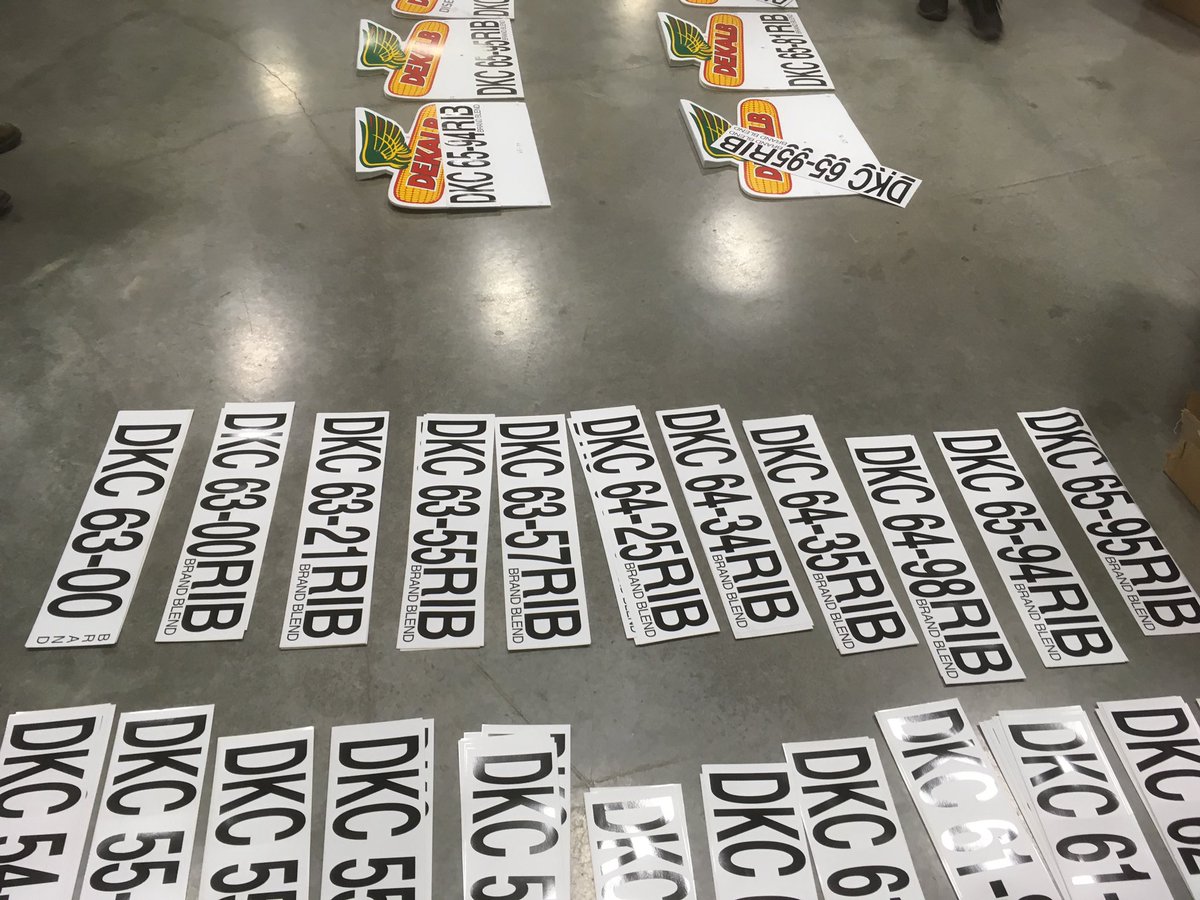 rachellraines's tweet photo. Anderson Family Farms getting their DEKALB field signs ready! https://t.co/XfxzU91Z0G