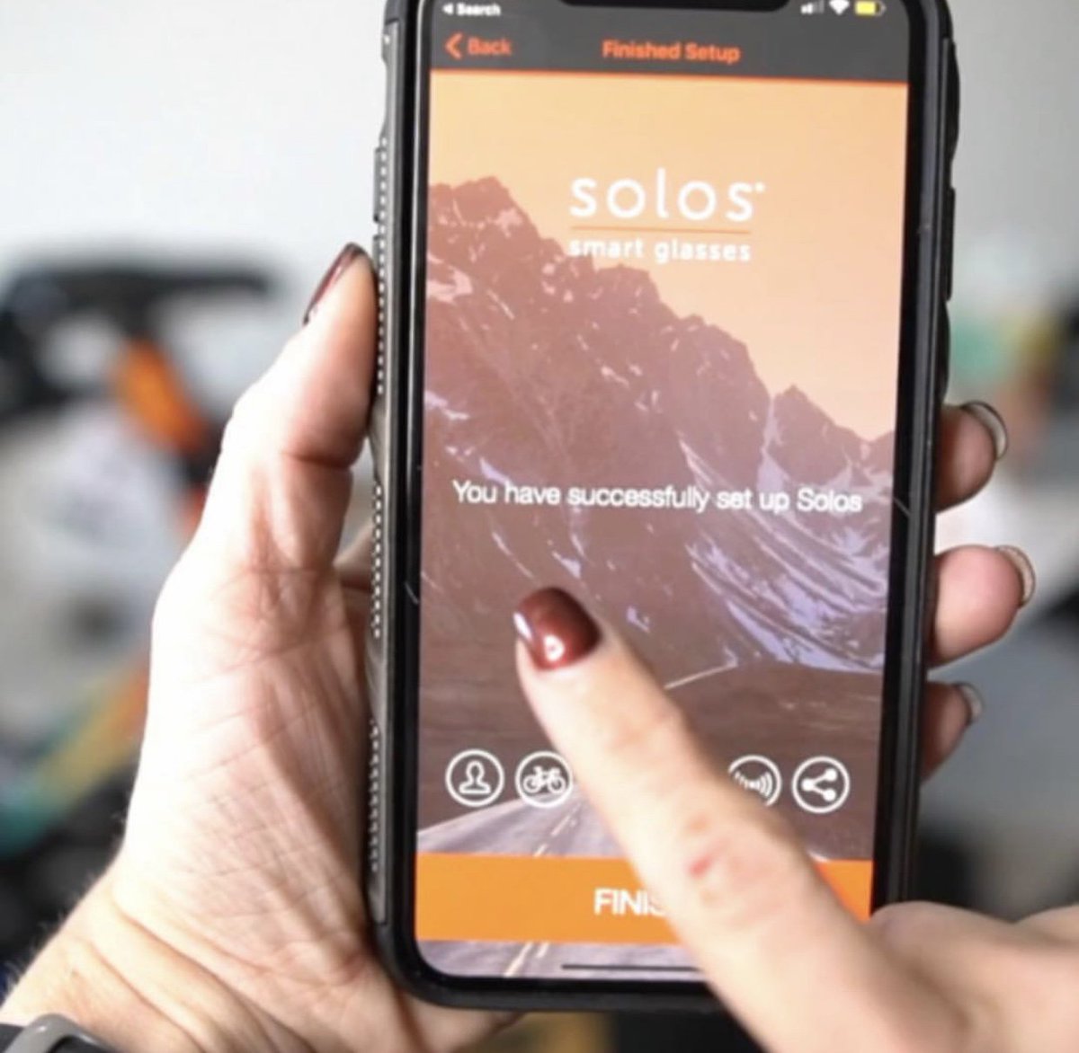 Training with Solos has never been so convenient! Solos connects to your Android phone or iPhone 📱, and can even connect to your Android Wear 2.0 smartwatch⌚️! You can connect your favorite sensors too via Bluetooth Low Energy 🔋and ANT+.