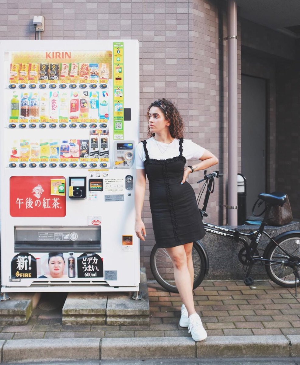 sanyamalhotra07's tweet photo. #japanvendingmachine #dontknowwhattohashtag 🇯🇵 https://t.co/O3uQPpfUEe
