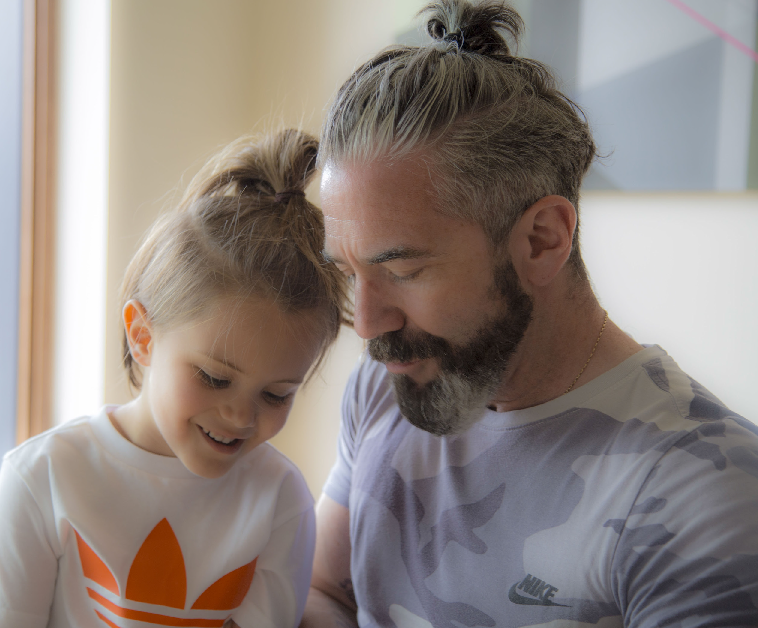 TheSundayIndo's tweet photo. ‘The world as I knew it fell apart in those few seconds.’ In a searingly honest letter to his five-year-old, @markpokeeffe explains the devastation of having a child diagnosed with autism and how Riley is being denied education. Support Mark’s plea for his son in Sunday's LIFE! https://t.co/cp8dMVEo5D