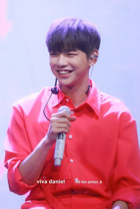 SDaniel1210's tweet photo. 참고 ➡️ @vivadaniel96 님. Thank you for the cute picture!

#강다니엘 #팬아트 #fanart #KangDaniel #姜丹尼爾 #飯繪 #カンダニエル https://t.co/HKQs80p7JD
