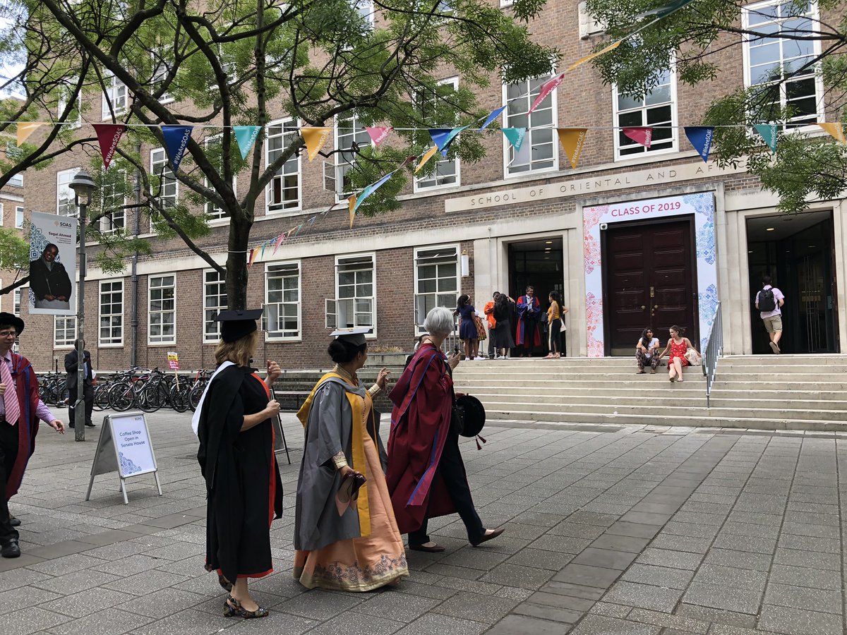 A bit hot in the #soas precinct for this afternoon’s graduation procession. More of a summer stroll! #soasgrad
