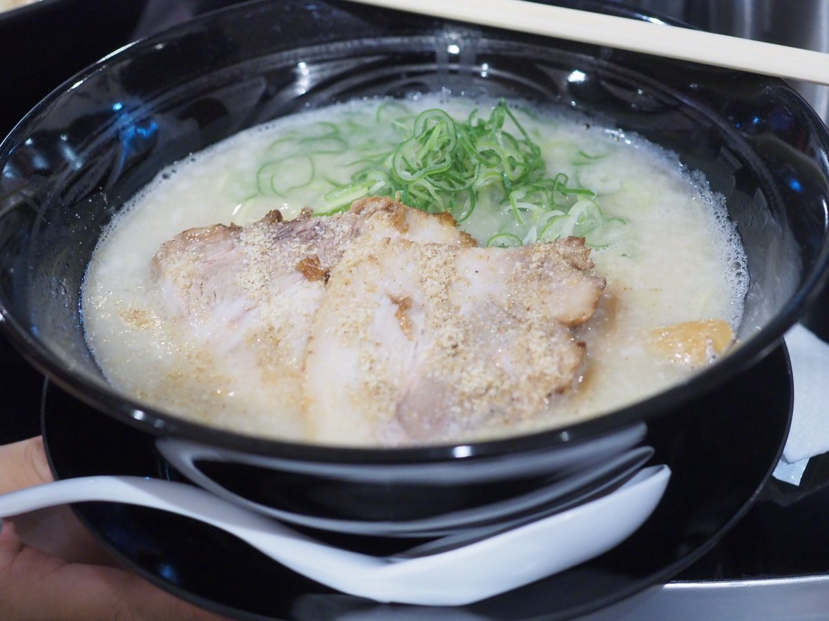 mokkeijuku's tweet photo. 浴衣姿のTEN6と一緒に、
ラーメンとスイーツをいただき、
屋上から花火を見る、という、
豪華な会でした!
#TEN6 と見る #天神祭奉納花火
#オフ会 ①
#天神ラーメン
#MATSURIYA
#天六フリーダムビル https://t.co/T6GKc89yLN