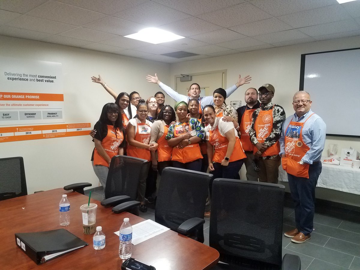 DavidRivera726's tweet photo. @Perrelli_45 @noelia_pina2 @MsCarly_HD @BWickkiser14 
Great and exciting day  in store 6177 having fun; allowing me to conduct there business walk with them. Fantastic engagement with awesome group of leaders!!! Thank you!!!! https://t.co/KUN4F2zuXs