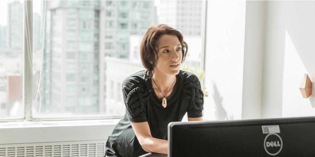"I’ve always had a healthy curiosity about how things are built..." 

Here's what @LivTapper had to say about learning the programming language, #Swift as a UX Designer → hubs.ly/H0jWSGf0