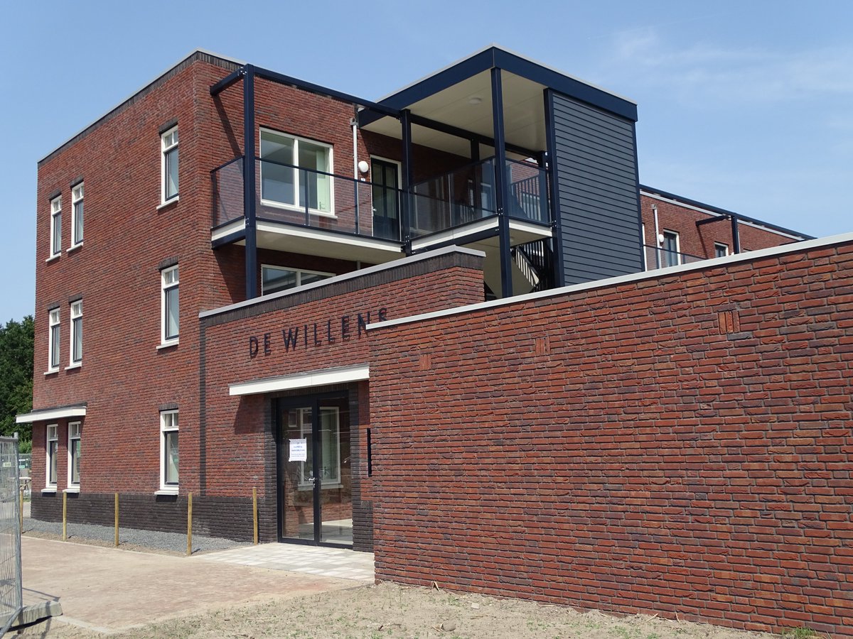 WoonpartnersMH's tweet photo. 24 #huurders ontvingen vandaag de #sleutel van hun appartement in
#middenwillens #gouda. Waaronder 10 kandidaten met een maatschappelijke
sleutelfunctie. #toewijzing. Meer over het #experiment weten: https://t.co/t4fzzMdT4l https://t.co/w80R09Rlsm