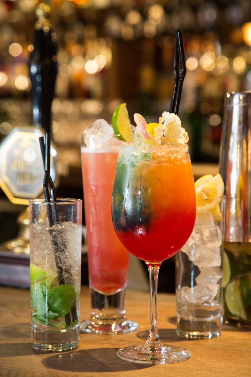 ScotsmaniceUK's tweet photo. On the hottest day of the year so far wouldn't running out of ice be embarrassing?
No Ice? No Cold Drinks? No Customers! check out our website or chat with our #iceexperts
https://t.co/JzJhUVrIMU. #heatwaveuk #hydration #ice https://t.co/Xvytj6K6bA