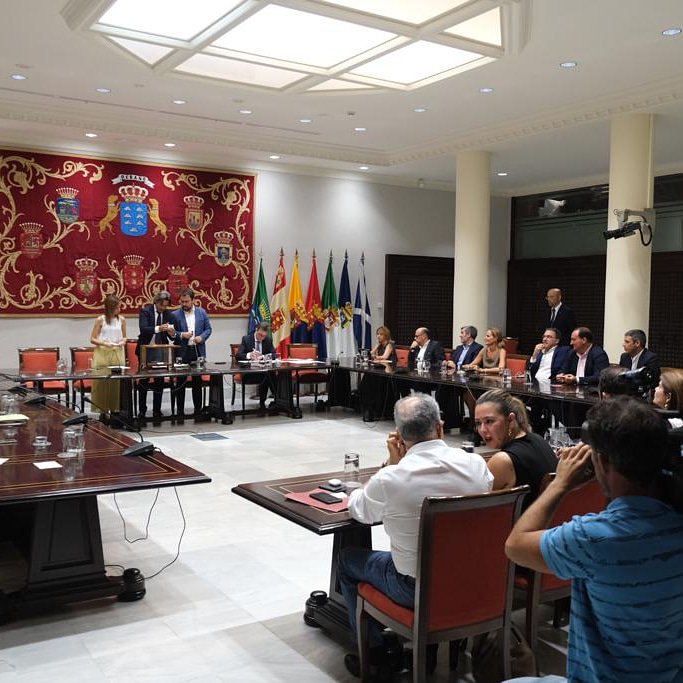 CsCanarias's tweet photo. 📸 Nuestro diputado @RicardoFPA asiste a la comisión General de Cabildos Insulares.
#CsParcan https://t.co/MfQ9auxpfP