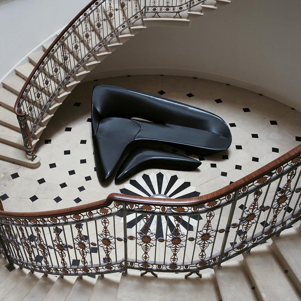 BeB_Italia's tweet photo. The inclination to experiment combined with a long-standing research: this could be the perfect description for the Moon landing, whose 50th anniversary falls these days, but also for the Moon System sofa by Zaha Hadid for @Beb_Italia. @ZHA_News #MoonLanding #MoonSystem https://t.co/BVLXLLn2HF