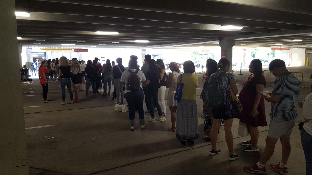 samplesally's tweet image. Massive crowd turns out for the Hermes #samplesale at the Short Hills Mall in New Jersey.  Check out the lines! Thx Larry Label Whore for the pix!