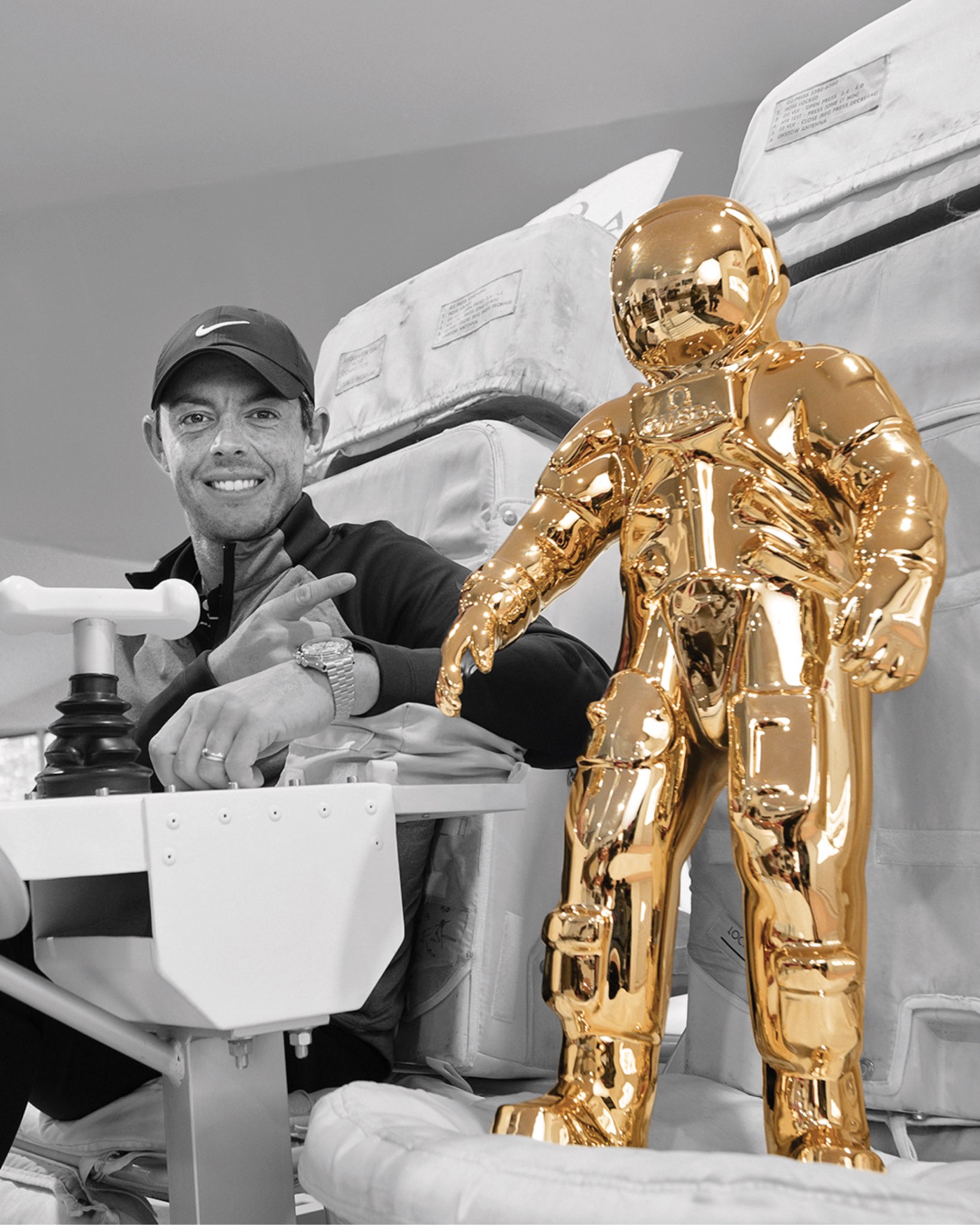 OMEGA on X Moonwatch Golden Astronaut makes friends in high places. https t WOOWs1TWaI https t XOQQUKHiTW X