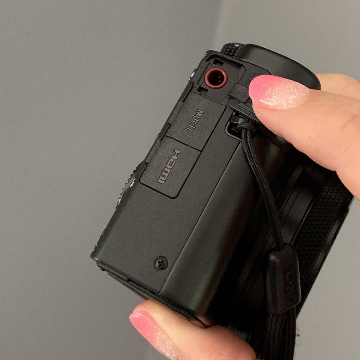 ijustine's tweet image. The new #SonyRX VII is so great and it has a mic jack!!! 🥰😍 Full video on it in the next few days. Can’t wait to show it to you. It’s a dream ☁️ @SonyAlpha