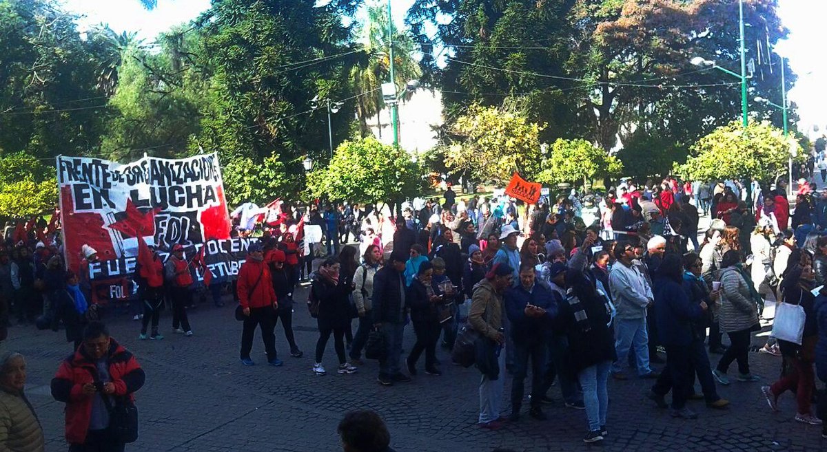 Red__Accion's tweet photo. #FueNoticia #Salta: contundente repudio a la represión policial a docentes https://t.co/4dOC5BVKtg | Por ANRed | Fotos: @FOLprensa #Represión #Docentes #Berruezo #Urtubey https://t.co/b30S7nGJnm
