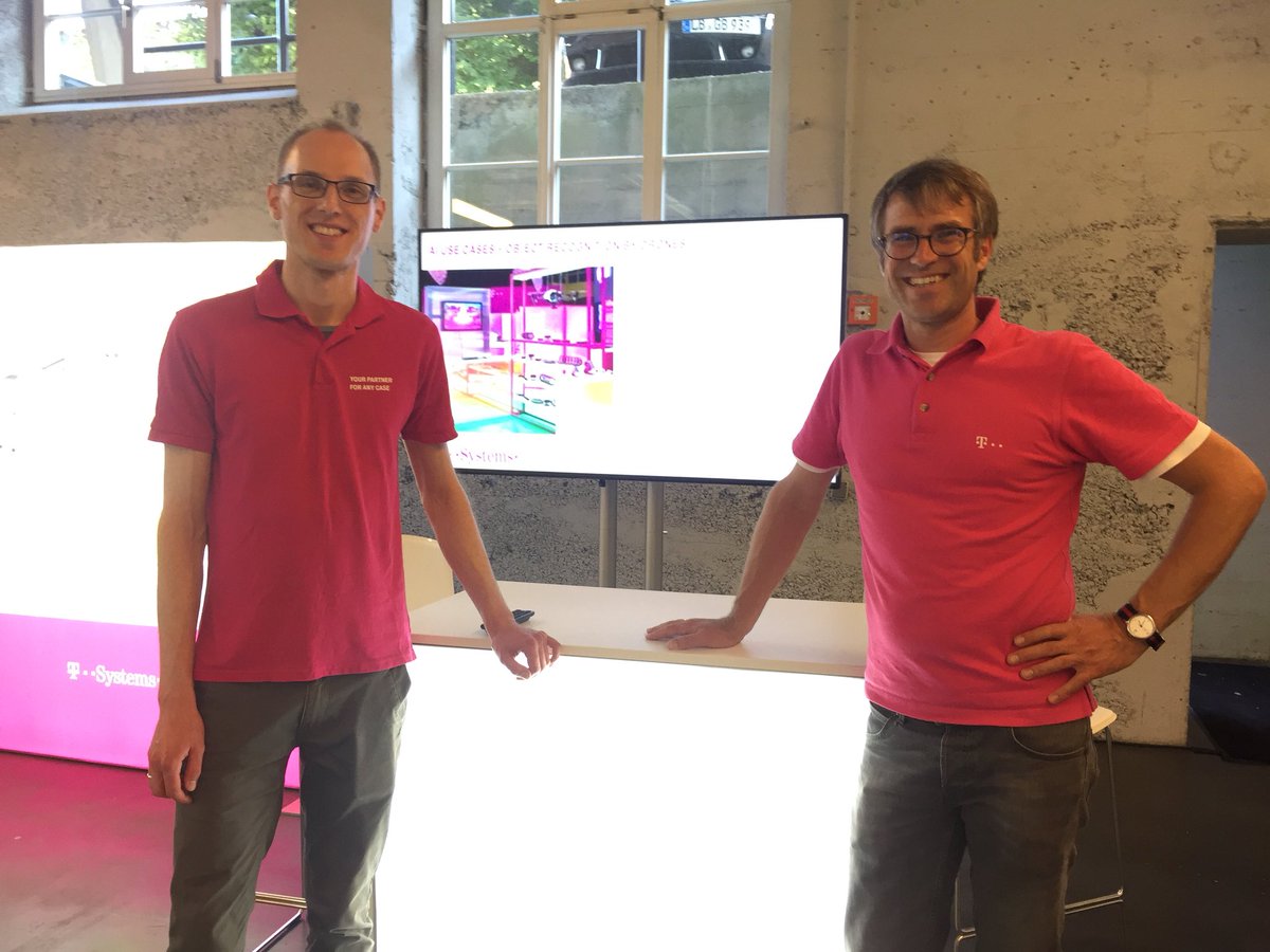 HerbieConnected's tweet photo. Finale des @Daimler #digitallifeday mit Ola Källenius und Tim Höttges @deutschetelekom @telekomwall auf der Hauptbühne zu #Digitalisierung und Zukunft der #Mobilität jetzt in #Ludwigsburg - Vorfahrt für #Nachhaltigkeit! @tsystemsde https://t.co/w4QNL5BqV8