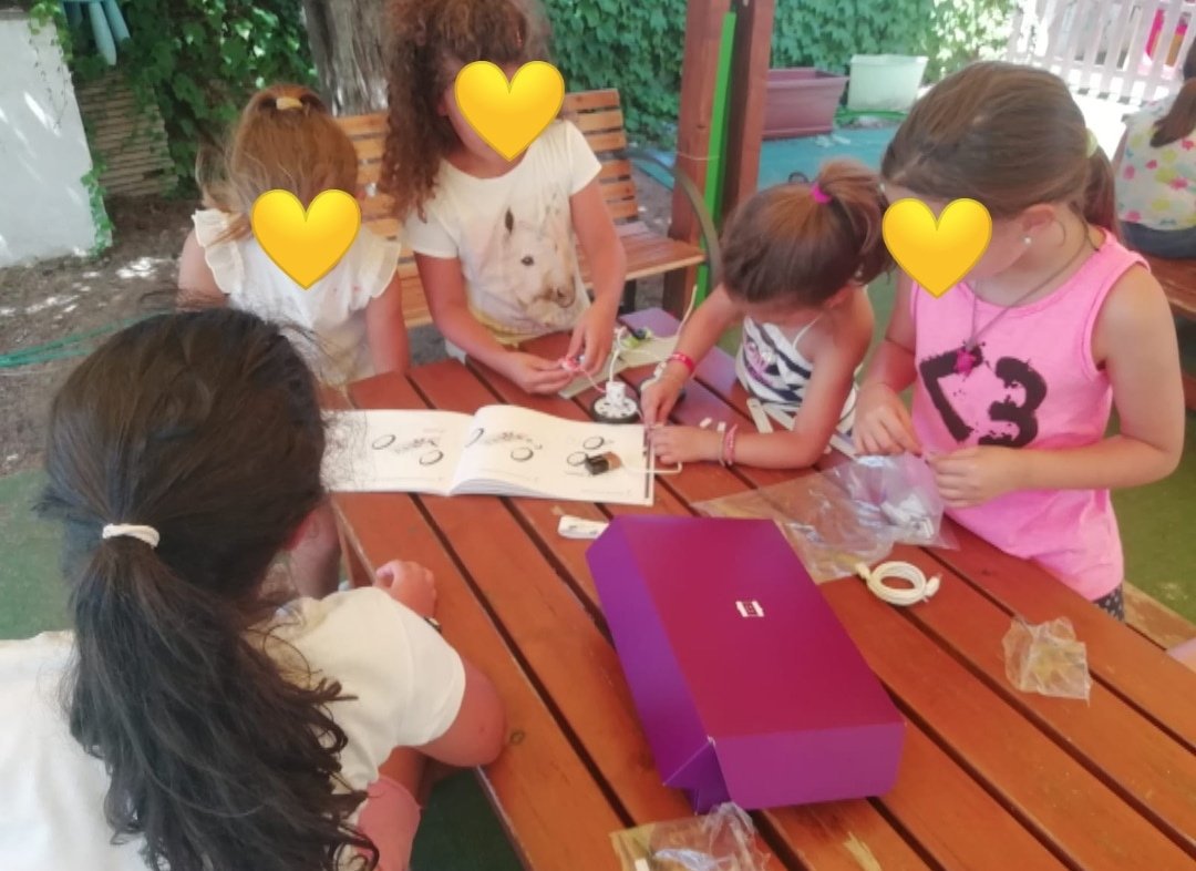ilpuzzle_matera's tweet photo. Al via il #CodingLabMatera2019 organizzato da @SamsungItalia presso #LalberoAzzurro di Via Cappuccini.Un laboratorio multimediale pensato per trasmettere le nozioni basilari della #programmazioneinformatica sviluppando la capacità di #problemsolving attraverso il #lavorodigruppo https://t.co/BNHpTaPr9a