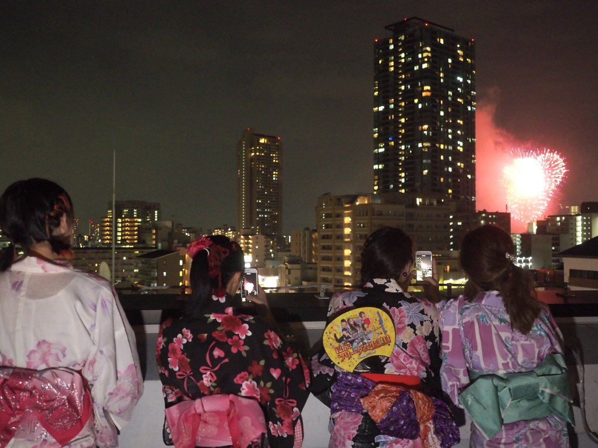 mokkeijuku's tweet photo. 天神祭の奉納花火は、屋上からよく見えました!(^o^)
#TEN6 と見る #天神祭奉納花火
#オフ会 ④
#天神ラーメン
#MATSURIYA
#天六フリーダムビル https://t.co/FlvI2nQepr