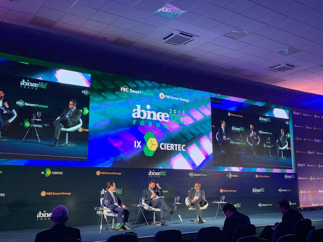 CNE_Chile's tweet photo. @CNE_Chile presenta caso #Blockchain y digitalización en sector eléctrico en Expo Smart Energy, IX CIERTEC, São Paulo, Brasil, con la Asociación Brasileña de la Industria Electro-Electrónica - ABINEE @mautreras @EnergiaAbierta @Abinee @CIER_Energia @bracier @MinEnergia https://t.co/cyMb15yozX