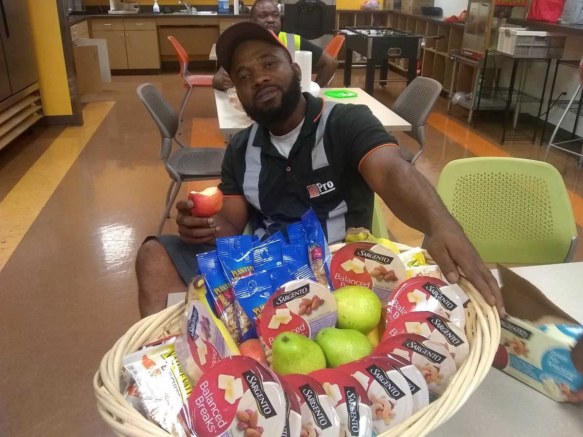 HDKrystle's tweet photo. Our drivers are enjoying healthy snacks in celebration of Our “Healthy State Challenge “. Georgia is currently #5 but we are creating excitement around healthy living and logging lots of points in Atlanta! #healthystatechallenge @John_Neveling @Mcgalec99 @TeetheGrove791 https://t.co/GsycqXKZsM