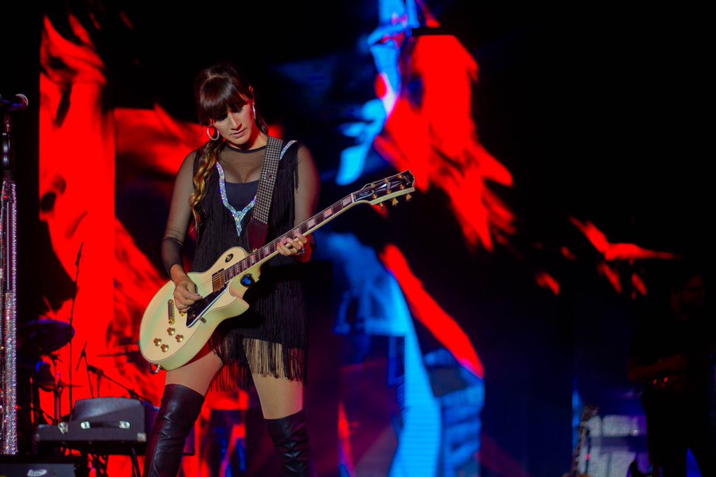 SoyLucero_'s tweet photo. @haashoficial Se presentó con muchísimo éxito en Durango 💫

Con más de 10 mil personas coreando sus canciones 😱😱❤️

¿Cómo se llaman las reinas del SOLD OUT?, Hanna y Ashley 🤭🌸

#Gira100AnosContigo 
#HaAshEnDurango https://t.co/xVrSlxx8xo