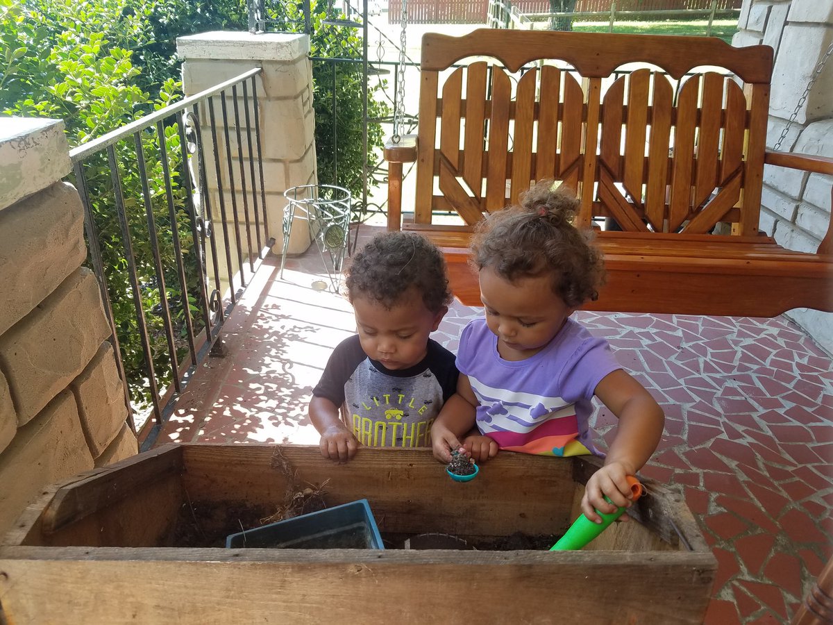 Ajamison72's tweet photo. Exploring dirt! 💚💚💚
#childwonder
#BlessedMimi https://t.co/c4V8OUszn0
