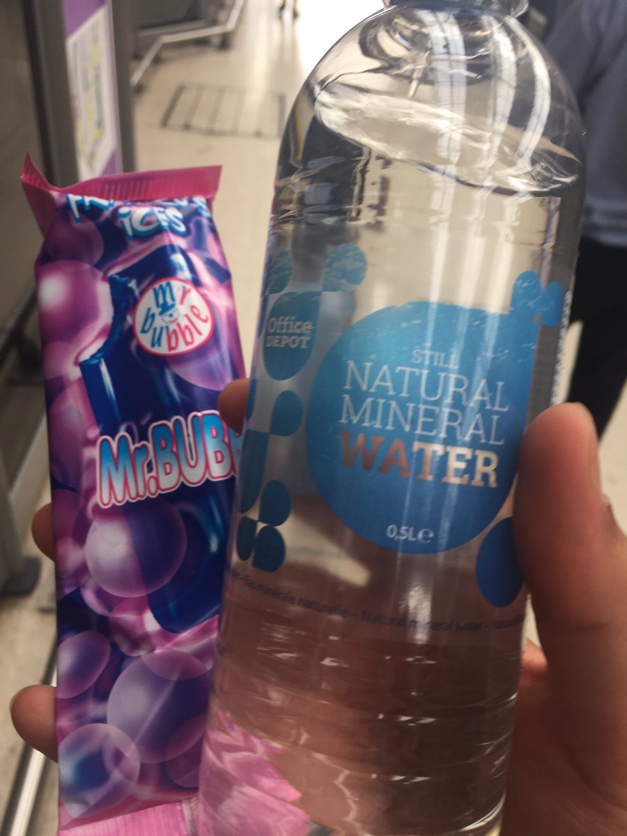 Pawann's tweet photo. Thanks @Se_Railway Victoria station. Free water and ice lolly. #heatwaveuk  #southeastern https://t.co/IrPBT2T61L